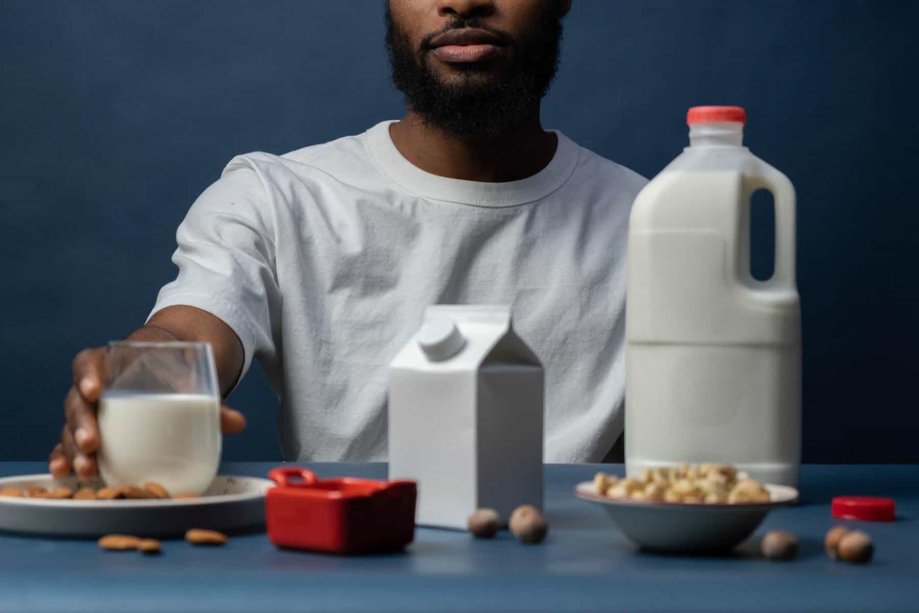 População negra é mais intolerante à lactose devido a variantes genéticas Estudo publicado na revista Frontiers in Genetics avaliou 25 populações de 12 países latino-americanos, com ênfase em afro-brasileiros e quilombolas