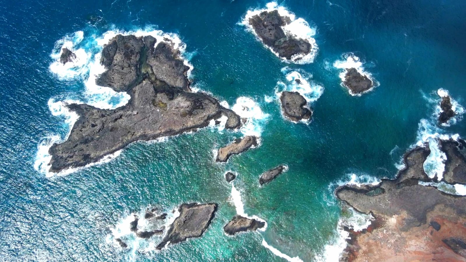 Pesquisadores encontram rochas formadas por plástico na Ilha da Trindade Estudo em área de proteção ambiental contribui para o conhecimento de novas ocorrências de poluição e demonstra como o plástico está se integrando ao ciclo geológico no ambiente costeiro e marinho