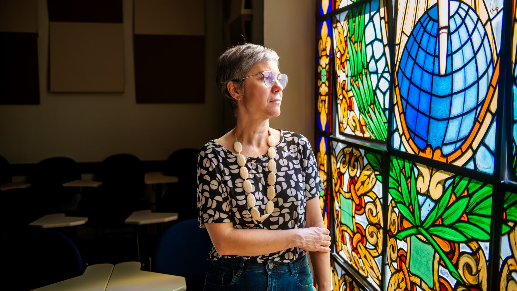 “Já existe um apagamento da pandemia por não sabermos lidar com tantas perdas” | Joanneliese Freitas Estudiosa do luto, professora do Departamento de Psicologia da UFPR avalia que dificuldade em encarar a própria dor, a desigualdade social e a omissão de governantes faz com que muitos brasileiros já considerem a crise sanitária de Covid-19 “passado”, evitando tirar lições