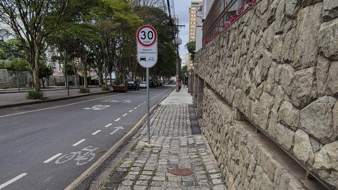 É fácil caminhar por Curitiba? Análise revela desafios para pedestres