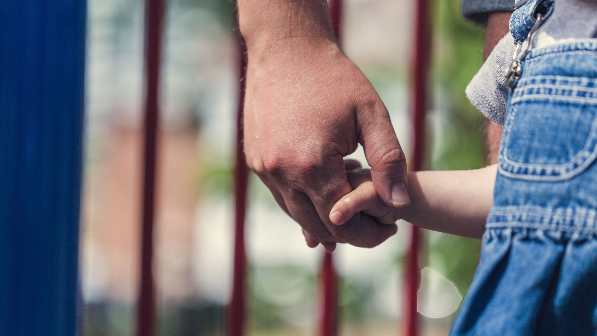 Dia Mundial da Adoção: Entrega direta de crianças tem insegurança jurídica no Brasil Escolha de adotantes sem laços de parentesco pela família biológica não tem previsão legal, mas é frequente, inclusive com posterior aval judicial. Pesquisadores defendem que entendimento jurídico geral seria o caminho para garantir melhor interesse da criança e direito da mulher genitora Dia Mundial da Adoção: Entrega direta de crianças tem insegurança jurídica no Brasil Escolha de adotantes sem laços de parentesco pela família biológica não tem previsão legal, mas é frequente, inclusive com posterior aval judicial. Pesquisadores defendem que entendimento jurídico geral seria o caminho para garantir melhor interesse da criança e direito da mulher genitora