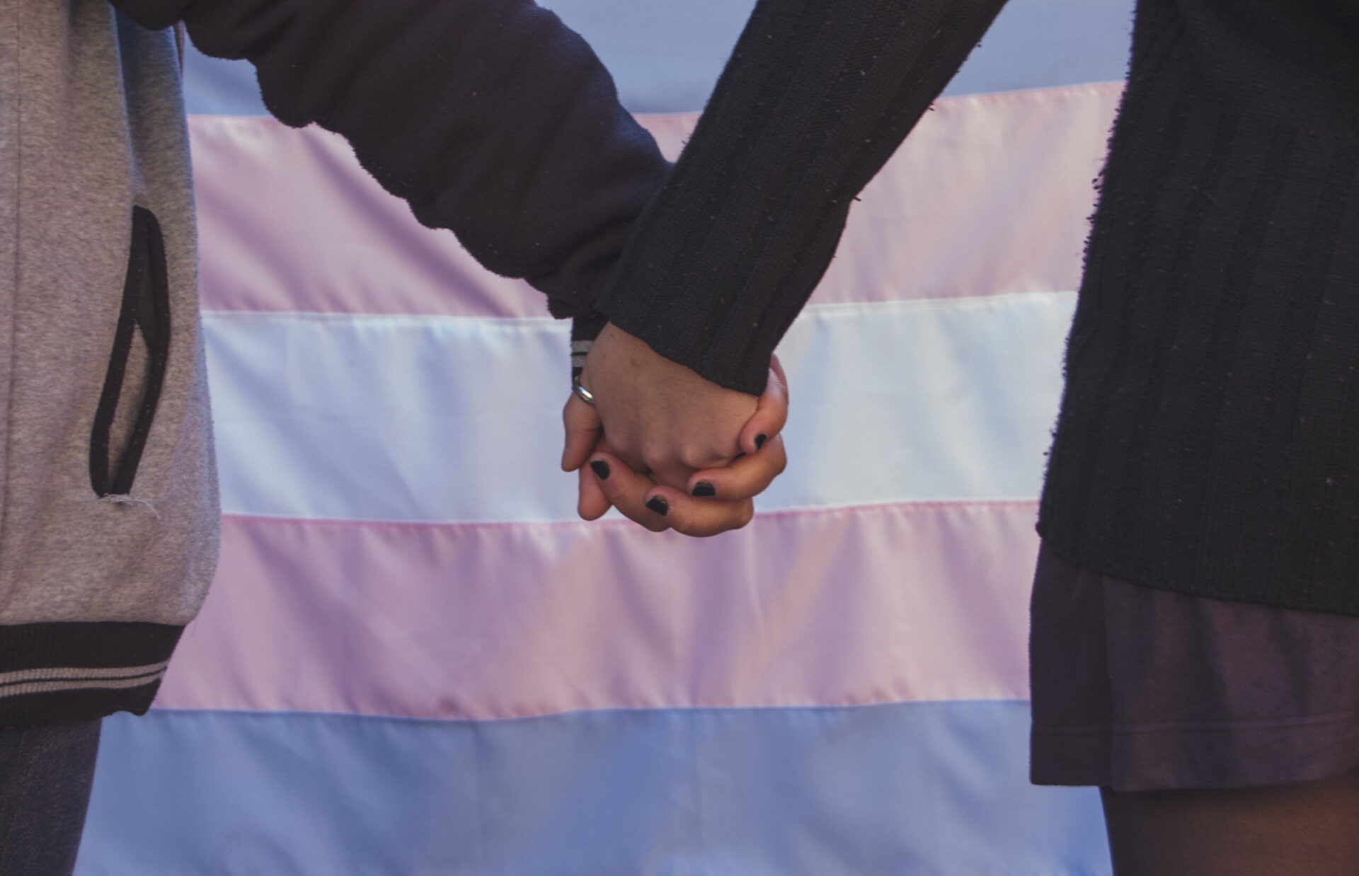 Pesquisa investiga sofrimento psíquico entre adolescentes trans Estudo conduzido por pós-graduandas do PPG em Psicologia da UFPR ouviu responsáveis por jovens não cisgênero e constatou a presença de automutilação em 50% dos casos Pesquisa investiga sofrimento psíquico entre adolescentes trans Estudo conduzido por pós-graduandas do PPG em Psicologia da UFPR ouviu responsáveis por jovens não cisgênero e constatou a presença de automutilação em 50% dos casos