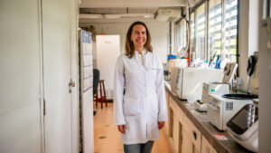 “Cada tumor é quase um universo próprio, e isso ainda me surpreende” | Jaqueline Carvalho de Oliveira